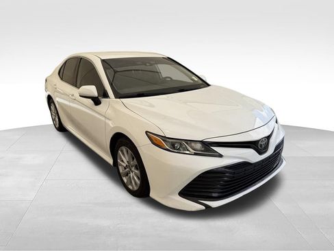Used 2020 Toyota Camry LE w/ Carpet Mat Package FWD image 6