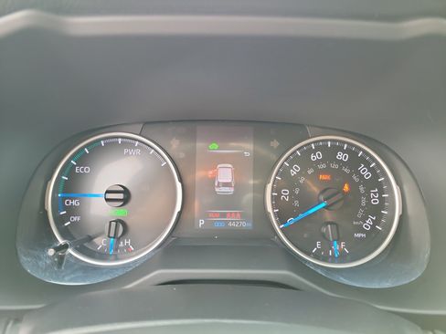 Used 2022 Toyota RAV4 LE AWD/4WD image 24