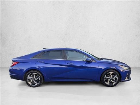 Used 2023 Hyundai Elantra Limited w/ Preferred Accessory Package image 4