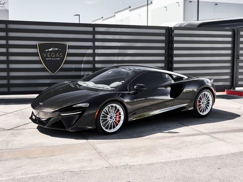 Used 2024 McLaren Artura RWD image 6