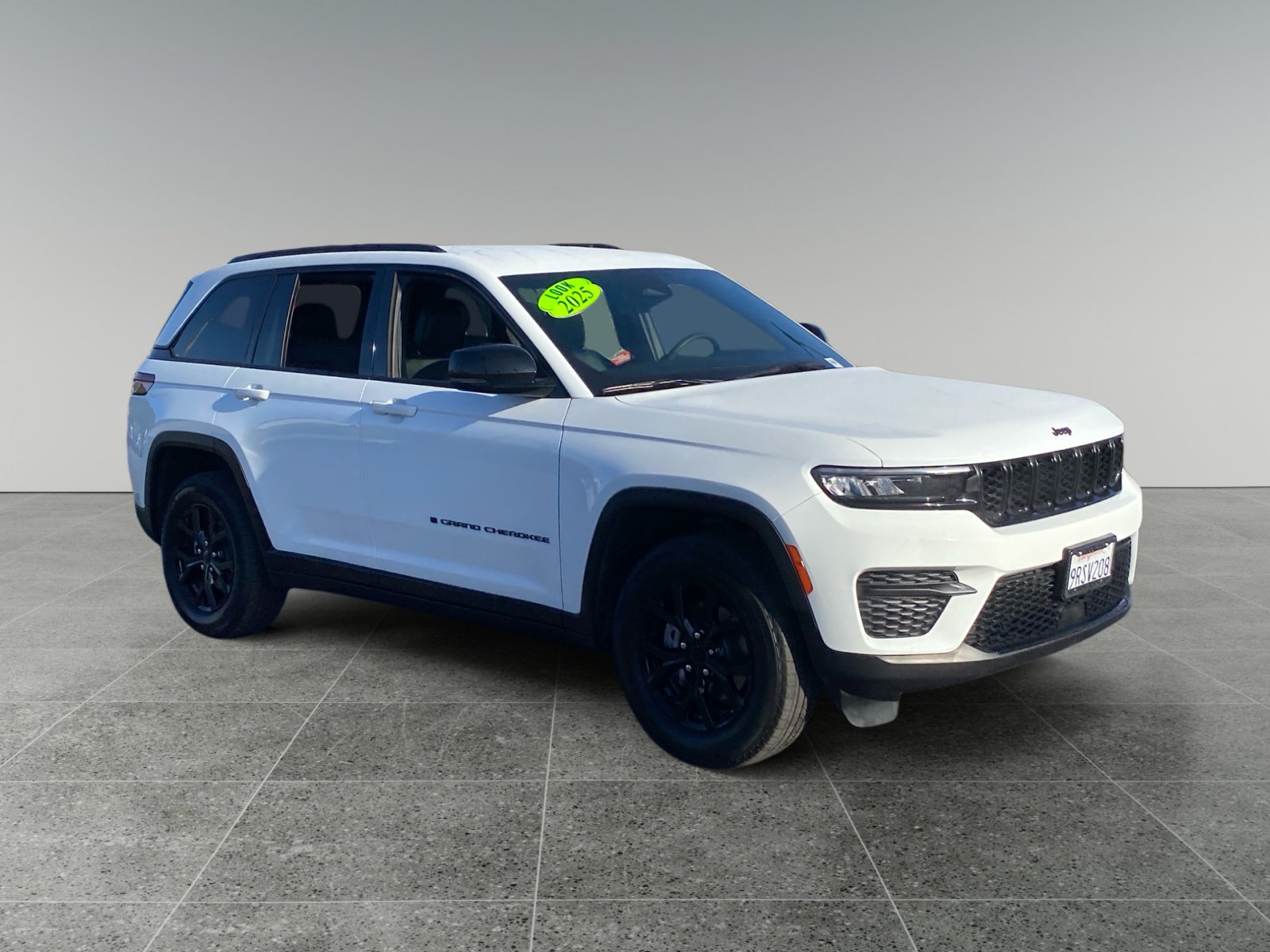 Used 2025 Jeep Grand Cherokee Altitude AWD/4WD image 7