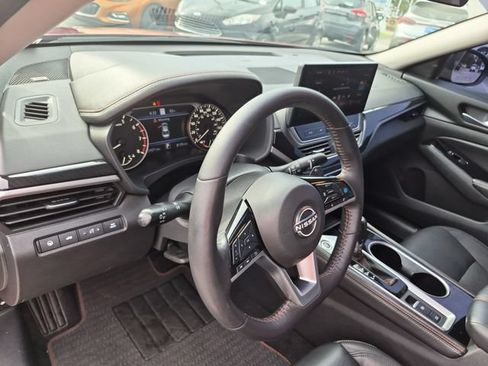 Used 2024 Nissan Altima 2.0 SR FWD image 34