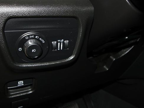 Used 2025 Jeep Grand Cherokee L Limited w/ Black Appearance Package image 10