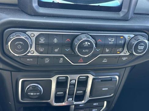 Used 2023 Jeep Wrangler Unlimited Sahara w/ Cold Weather Group AWD/4WD image 20