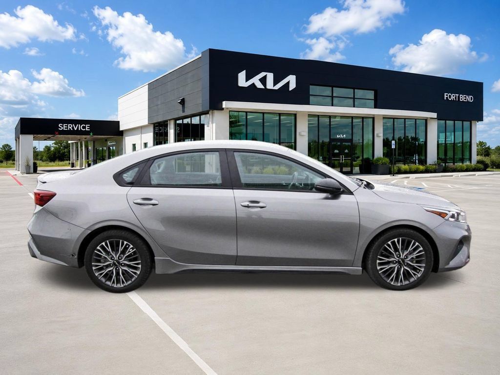 Used 2023 Kia Forte GT-Line w/ GT-Line Technology Package FWD image 4