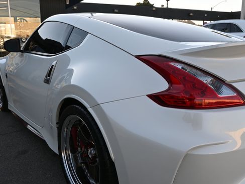 Used 2015 Nissan 370Z NISMO image 27