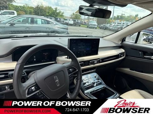 Used 2023 Lincoln Nautilus AWD w/ Premium Package image 3