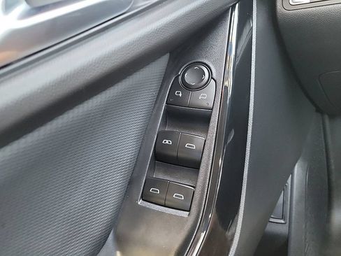 Used 2026 Chevrolet Equinox LT w/ Convenience Package II FWD image 13