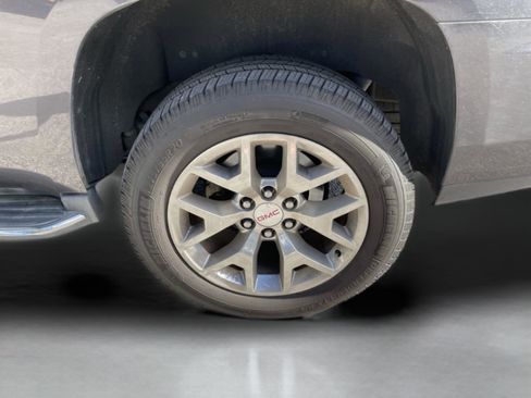 Used 2017 GMC Yukon SLT image 32