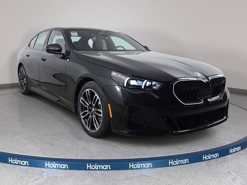 New 2026 BMW 530i xDrive w/ M Sport Package AWD/4WD image 3