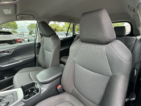 Used 2025 Toyota RAV4 XLE AWD/4WD image 21