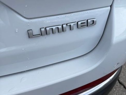 Used 2024 Jeep Grand Cherokee Limited image 9