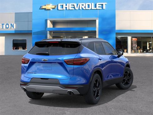 New 2025 Chevrolet Blazer LT w/ Midnight/Sport Edition image 4