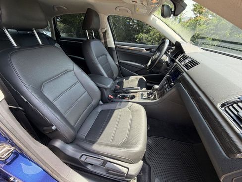 Used 2017 Volkswagen Passat 1.8T SE FWD image 12