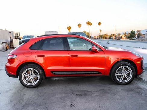 Used 2024 Porsche Macan AWD/4WD image 13