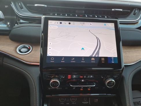 New 2025 Jeep Grand Cherokee Summit image 16