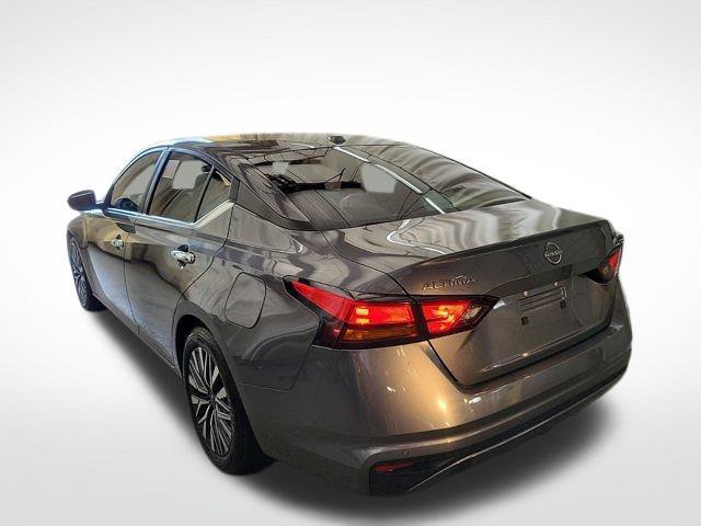 Used 2024 Nissan Altima 2.5 SV FWD image 9