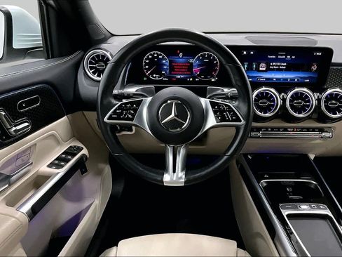 Used 2025 Mercedes-Benz GLB 250 image 6