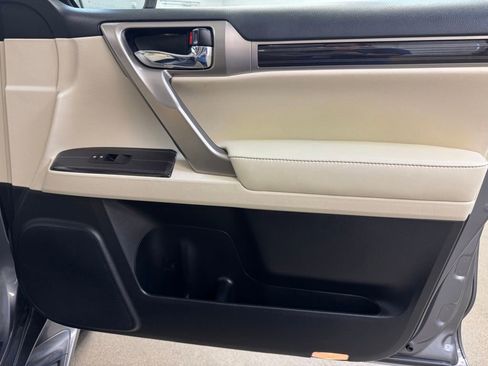 Used 2020 Lexus GX 460 Premium w/ Premium Package AWD/4WD image 29