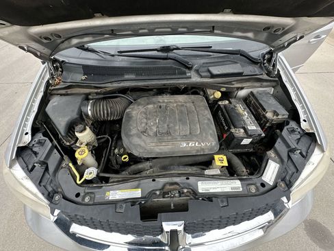 Used 2012 Dodge Grand Caravan SXT image 25