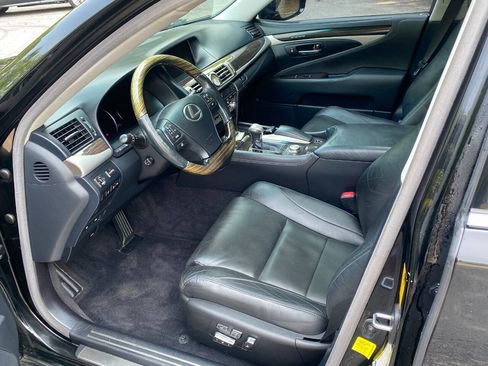 Used 2015 Lexus LS 460 w/ Comfort Package RWD image 13