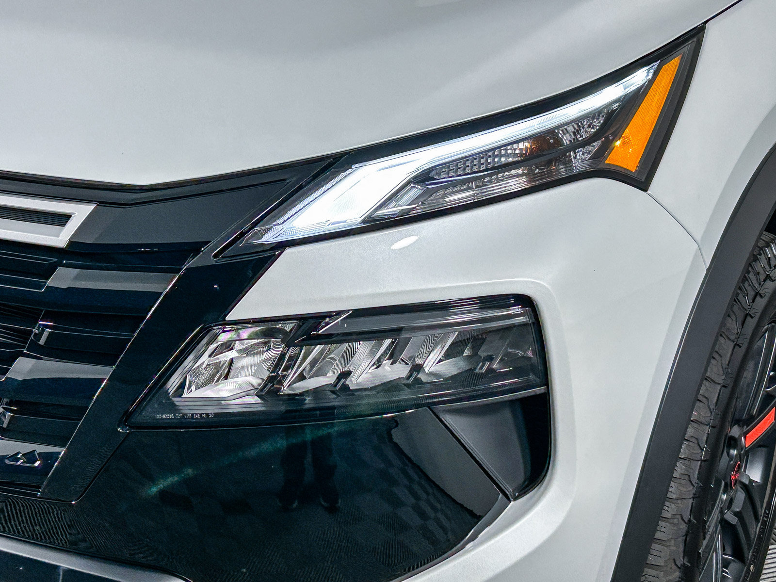 Used 2025 Nissan Rogue SV AWD/4WD image 4
