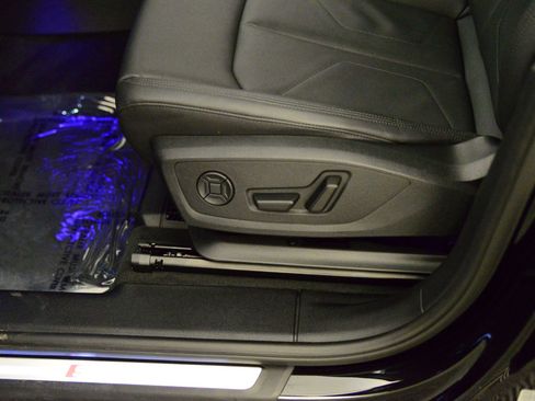 Certified 2025 Audi Q3 2.0T Premium Plus w/ Premium Plus Package image 25