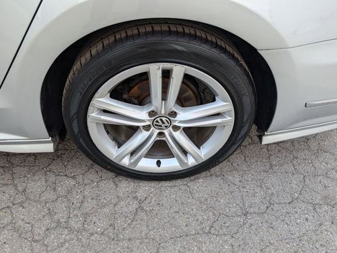 Used 2015 Volkswagen Passat 3.6 SEL Premium FWD image 26