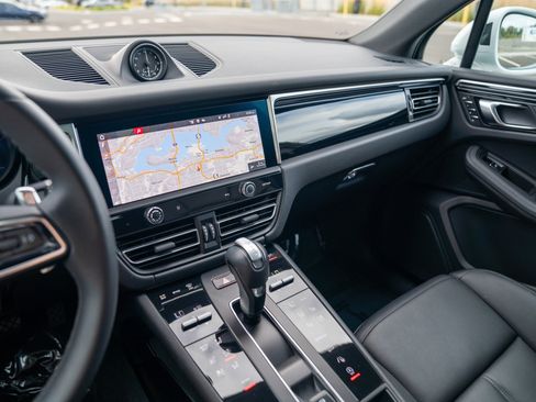 Certified 2023 Porsche Macan Turbo AWD/4WD image 15