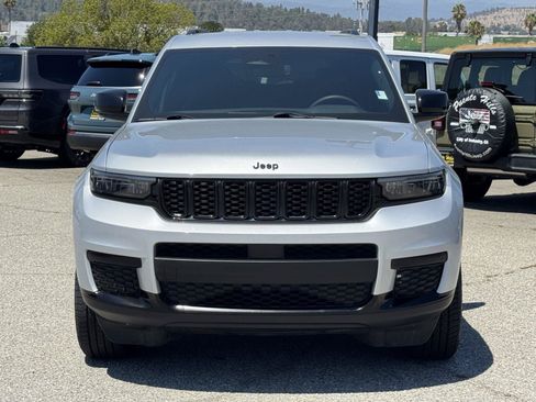 Used 2024 Jeep Grand Cherokee L Laredo AWD/4WD image 3
