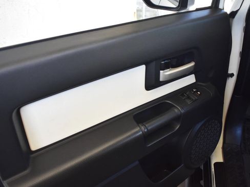 Used 2010 Toyota FJ Cruiser 4WD image 54