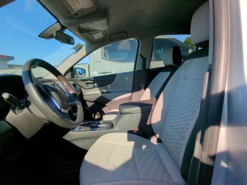 Used 2019 Chevrolet Equinox LS w/ LS Convenience Package AWD/4WD image 6