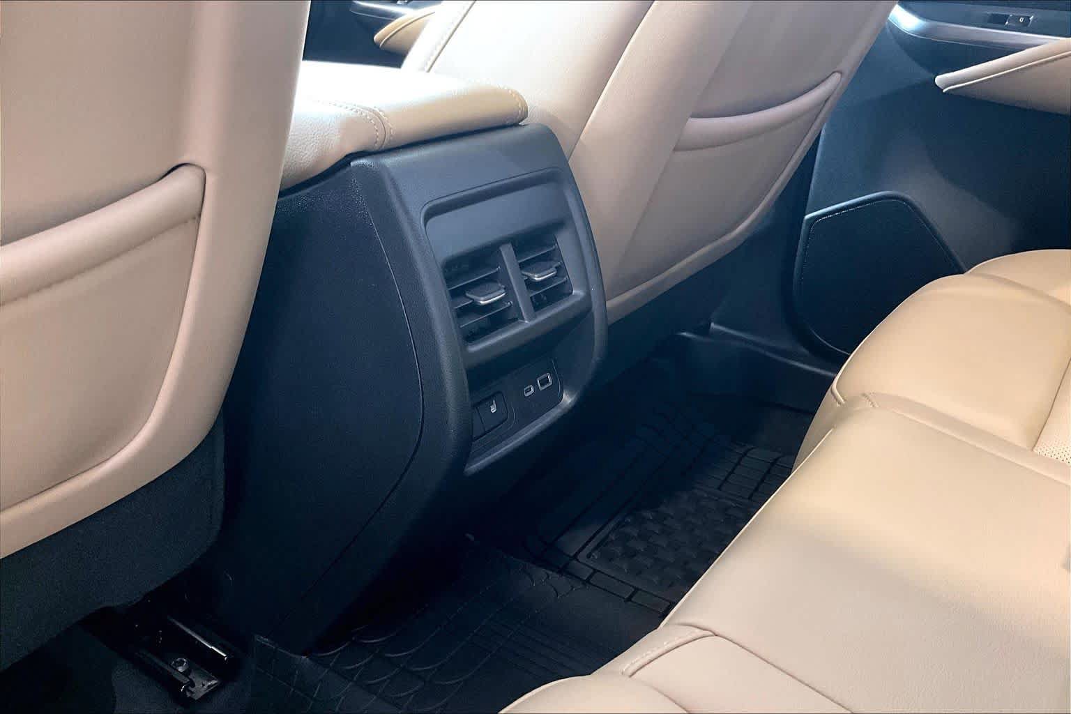 Used 2024 Cadillac XT4 Premium Luxury FWD image 33