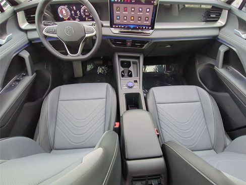 New 2026 Volkswagen Tiguan SE AWD/4WD image 17