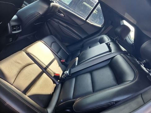 Used 2021 Chevrolet Equinox Premier image 3