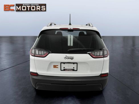 Used 2019 Jeep Cherokee Latitude Plus w/ Cold Weather Group AWD/4WD image 5