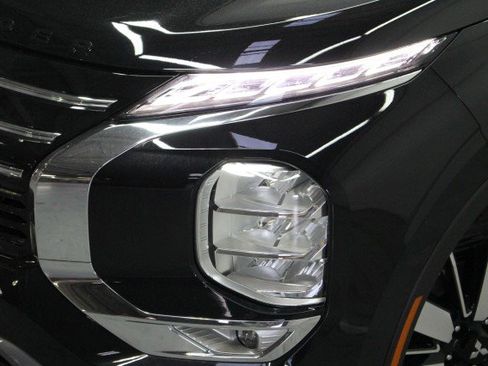 New 2026 Mitsubishi Outlander SEL image 2