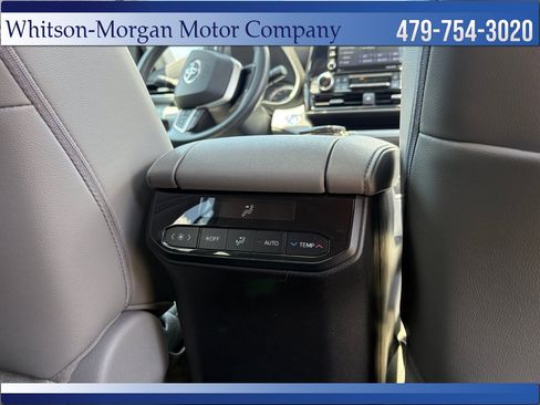 Used 2022 Toyota Highlander XLE AWD/4WD image 41