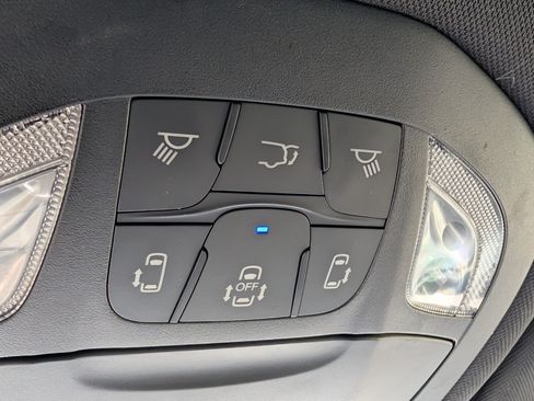 Used 2024 Chrysler Pacifica Limited FWD image 33