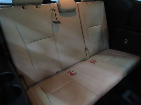 Used 2022 Toyota Highlander XLE AWD/4WD image 24