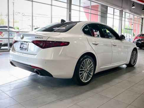 Used 2020 Alfa Romeo Giulia Ti AWD/4WD image 5