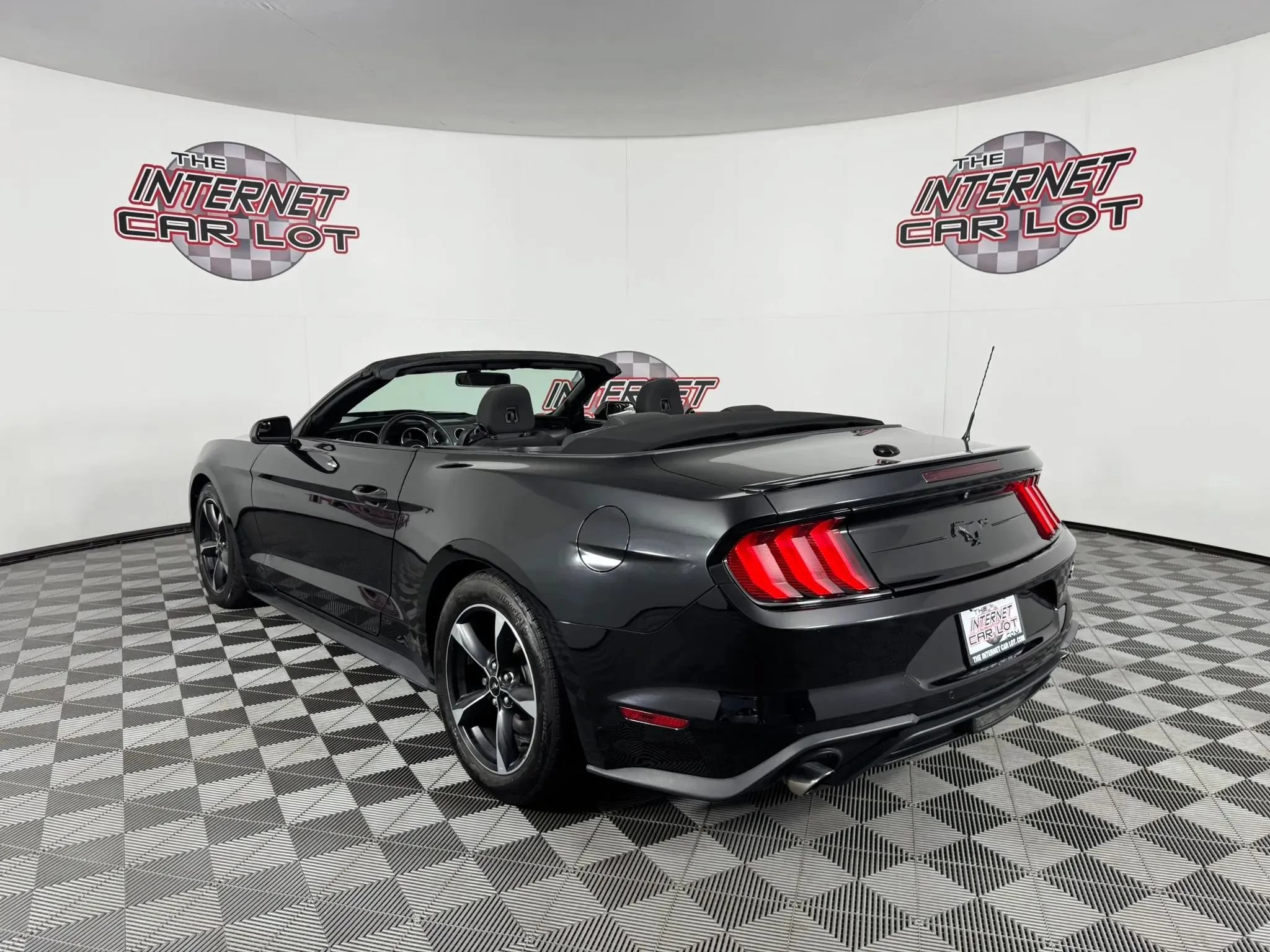 Used 2020 Ford Mustang Convertible w/ Equipment Group 101A RWD image 8
