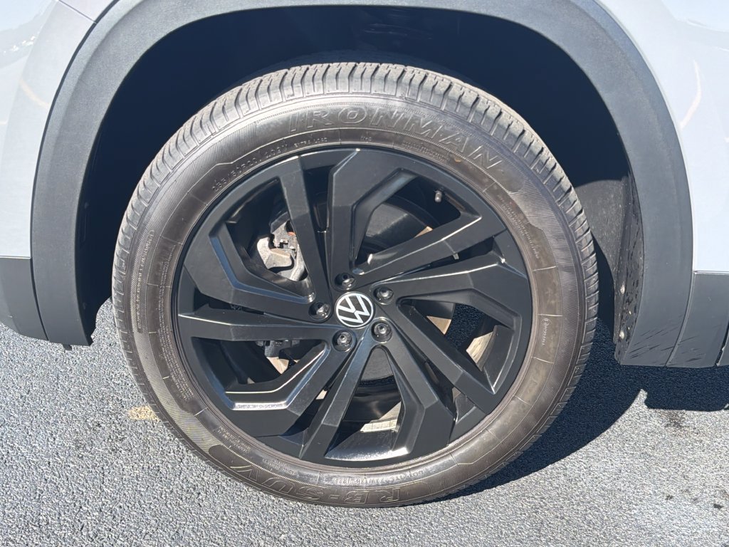 Certified 2022 Volkswagen Atlas Cross Sport SEL AWD/4WD image 32