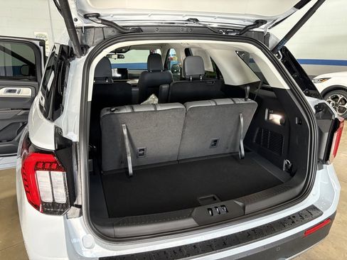 New 2026 Ford Explorer Active w/ Active Comfort Package image 28