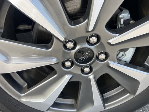 Certified 2025 Ford Escape Platinum AWD/4WD image 8