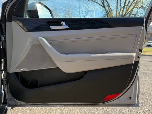 Used 2016 Hyundai Sonata Limited w/ Option Group 02 image 18