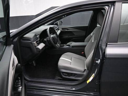 Certified 2025 Toyota Camry SE image 9