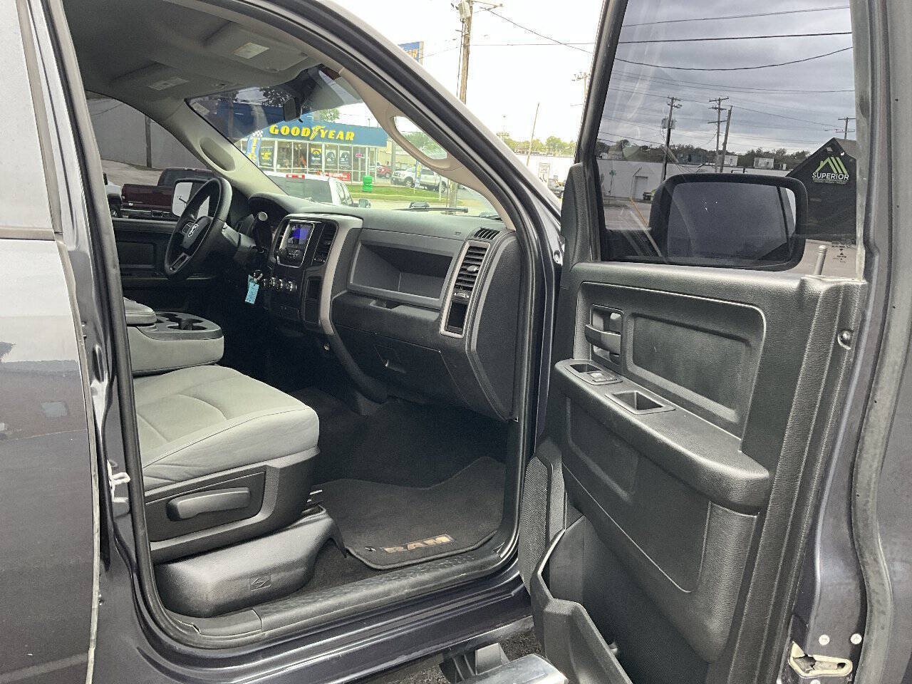 Used 2017 RAM 1500 ST w/ SXT Appearance Group AWD/4WD image 25