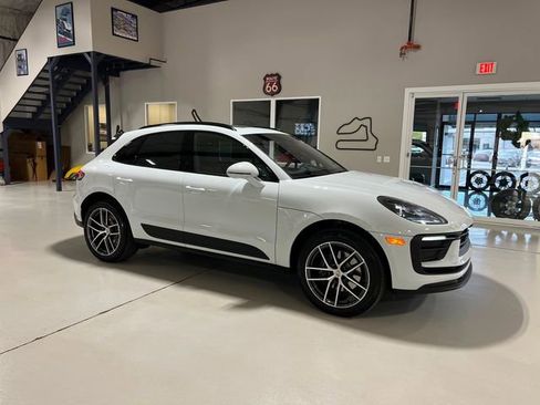 Used 2023 Porsche Macan Turbo image 60