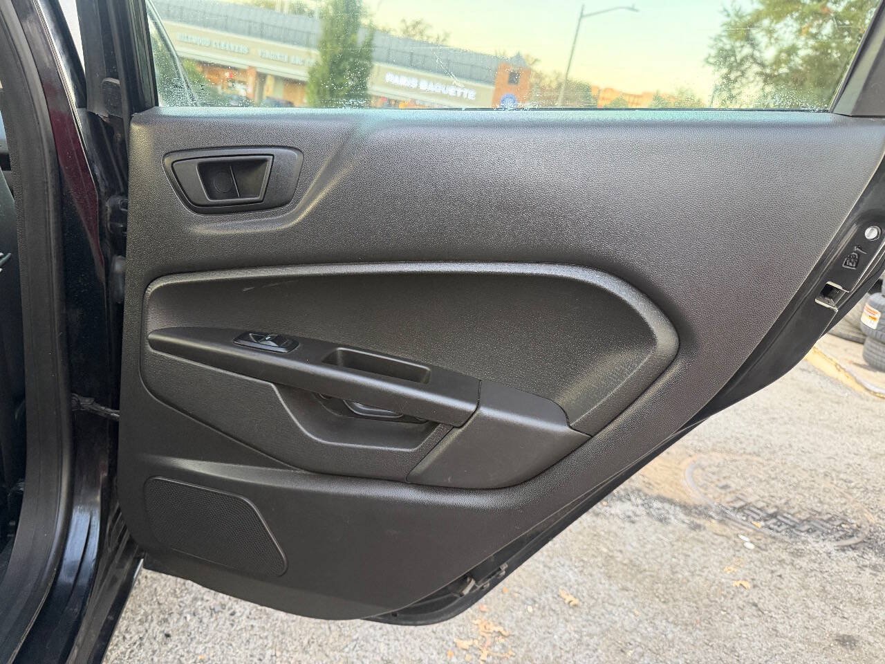 Used 2017 Ford Fiesta SE w/ Equipment Group 201A FWD image 18